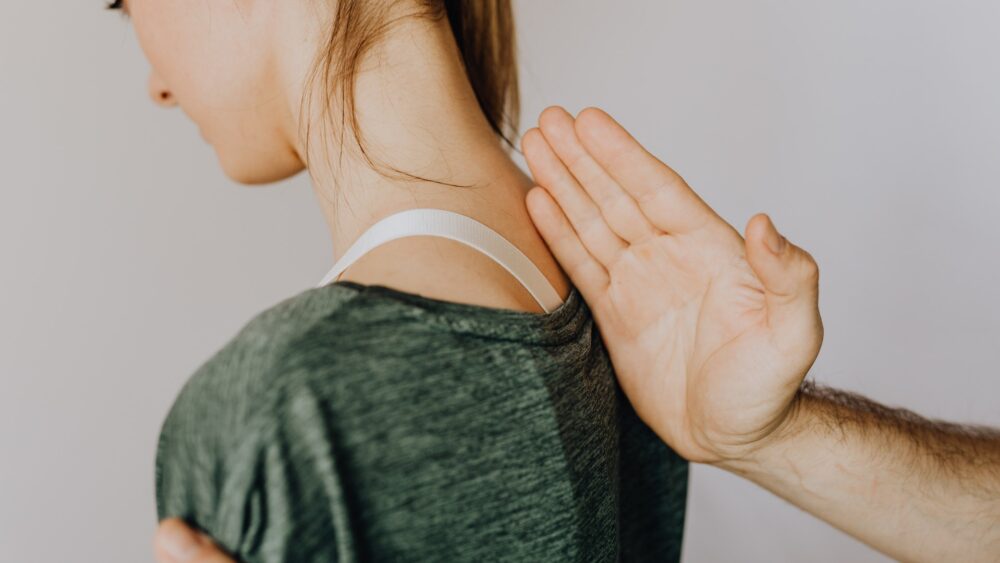 Jak wzmocnić plecy? Poznaj polecane ćwiczenia na zdrowy kręgosłup.