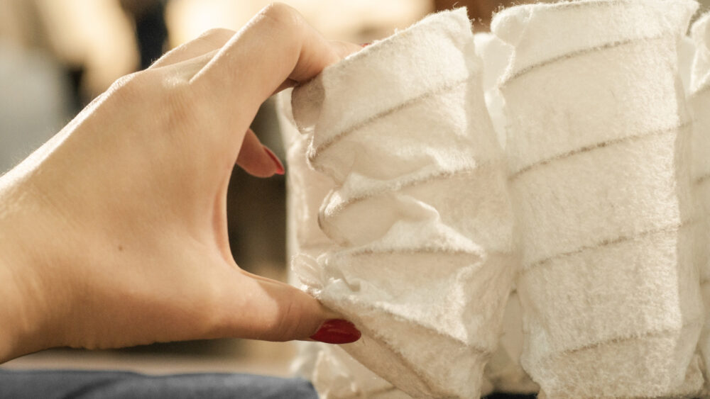 Czy materace sprężynowe są dobre dla naszych pleców?