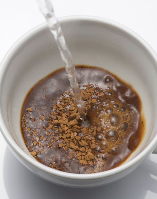 Czy kawa rozpuszczalna jest zdrowa? – Sprawdź, jak na Ciebie działa